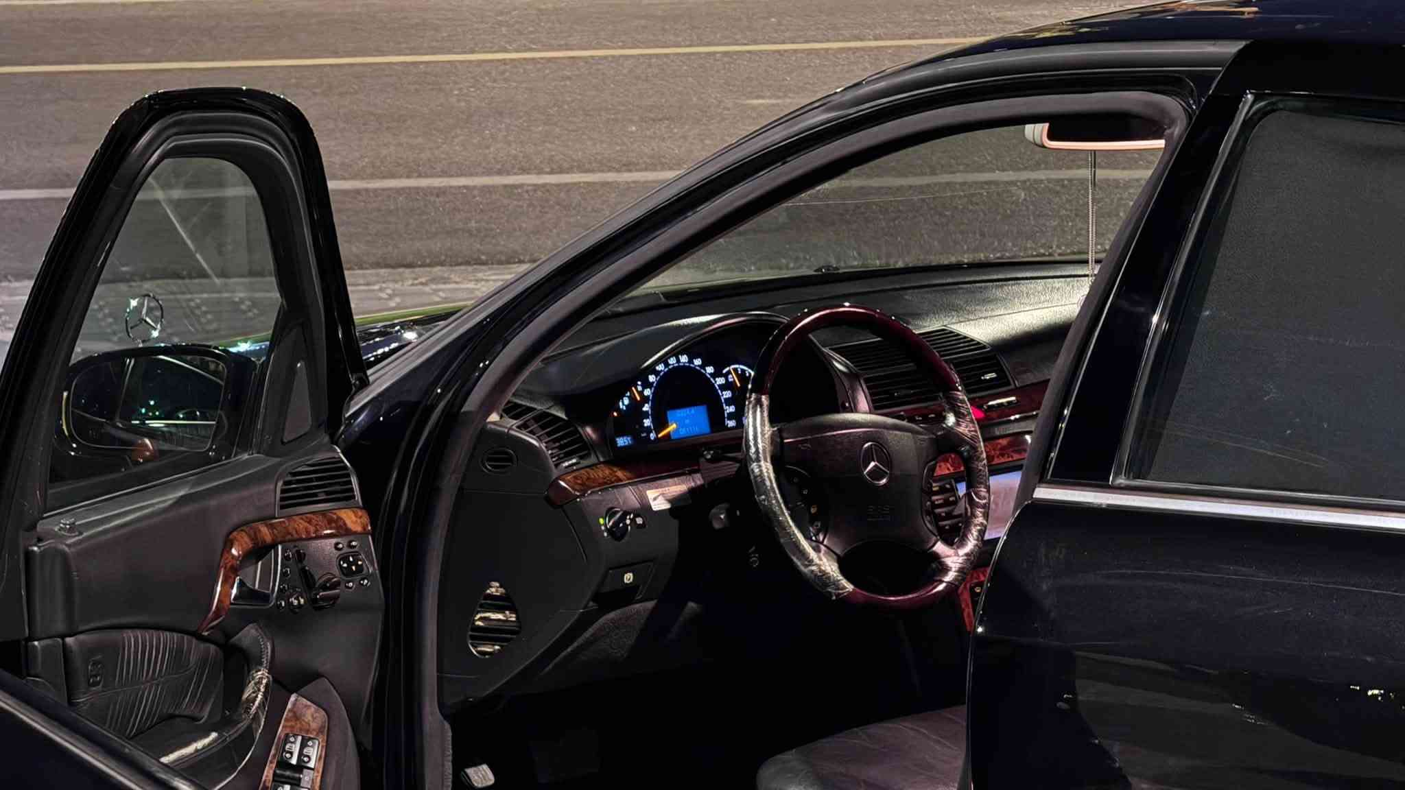 سلام عليكم.
غواصه ٢٠٠٥ عليها ارقام ٢٠٠١  سياره كفاله يابان وأعراق  s350 v6 مكانها بصره 
***********

