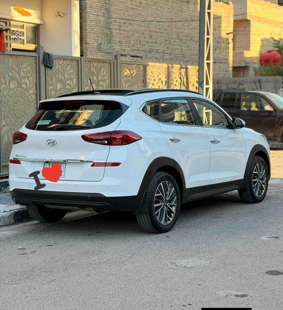 هيونداي توسان موديل 2019 للبيع
خليجي – شركة الكاصد  
باسمي تحويل مباشر – هزة ورقم جديد  
فول مواصفات + كفالة عامة  

المواصفات:  
فتحة بانوراما  
بصمة تشغيل + بصمة أبواب  
3 أنظمة قيادة  
كرسيين كهرباء  
شاشة أبل كار بلاي (بلادية الكاصد)  
أريل نفكيشن  
مصابيح LED أمامي وخلفي  
كشافات زينون + لايت 5 عدسات  
حاجب نهاري  
حساس أمامي + خلفي  
كاميرا خلفية دوارة  
مراية شفط مع القفل  
سايد بريك بالرجل  
نظام ترحيب  
مخرج Aux + USB  
مثبت سرعة  
أشاير بالمراية  
قطعتين تبريد  
محرك 2000 دوش مكفول  
ABS + فول تحكم ستيرن  
 للتواصل ***********
