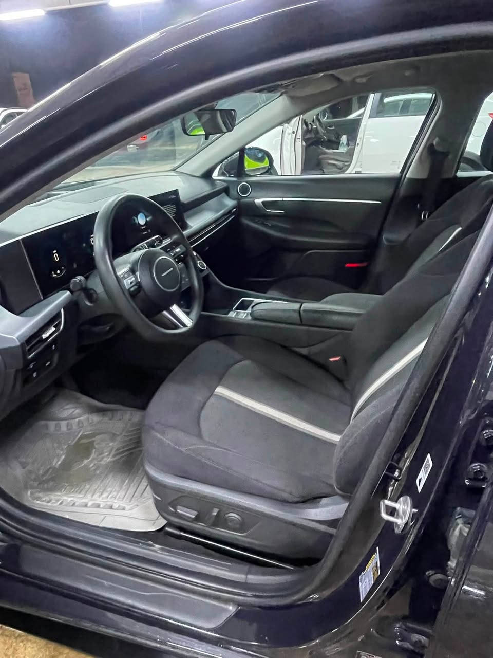 سوناتا وارد امريكي ٢٠٢٥
حادثها قطعتين خفيفات بدون ايرباك 

 ٢٤ الف ميل 

التواصل والاستفسار 

***********
