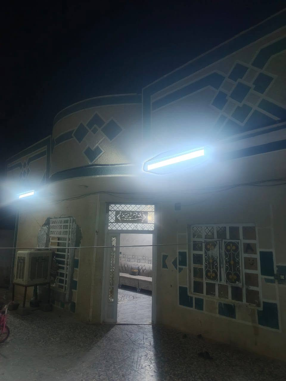 بيت للبيع مساحة 250 طابقين  مكان شبانات بزل الاول فرع القريشي عرض شارع 10 متر يحتوي علئ 4 غرف نوم ستقبال صالة مطبخ صحيات خارجية داخلية طارمة جبيره بيت مال عائلة جبيره بلاش سعر 90 وبي مجال الاتصال ***********
