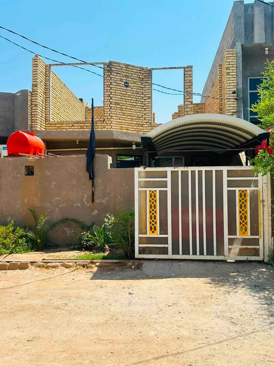 🏠 إعلان للبيع
بيت بناء حديث - ملكية طابو صرف
المساحة: 150 متر مربع
الموقع: حي الحرية - بالقرب من شارع 20
حالة البناء:
الطابق الأول: كامل وجاهز للسكن
الطابق الثاني: قيد الإنشاء
للتواصل والاستفسار والمعاينة:
📞 ***********
🏢 مكتب العمدة للعقار
