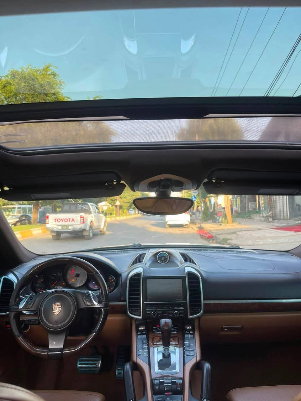 Porshe 2011 مەنەفێست ئەسلی دەولەل کویت 
سەیارەکە گیر مەچینە تەقەو رەقە تەبرید ساردیو گەرمی هەموو بەشەرت دەبل و چوپو بەرز کردن و دابەزین هەموو بەشەرت پانۆرامایە فول فول مواسەفات سحری ١٤٥ وەرەقەو مەحامەلە بۆ زانیاری زیاتر پەیوەندی بەو ژمارە تەلەفۆنە بکەن ***********🤙🏻 أربيل, العراق
