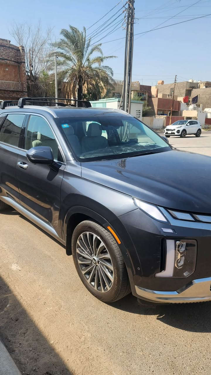 Hyundai palisade 2024 calligraphy 
بدون قطرة صبغ او تبديل او بارد 

جديدة جدا 

تبديل دعامية امامية نفس اللون  ( سيارة اخت الكلين تايتل ) 

ماشية 24 الف بعدها بتايرات شركة دخول جديد 

رقم بغداد شهداء 

اعلى فئة قفلة البلسايد 

مكاني بغداد الشعب 
ب 310 
***********
