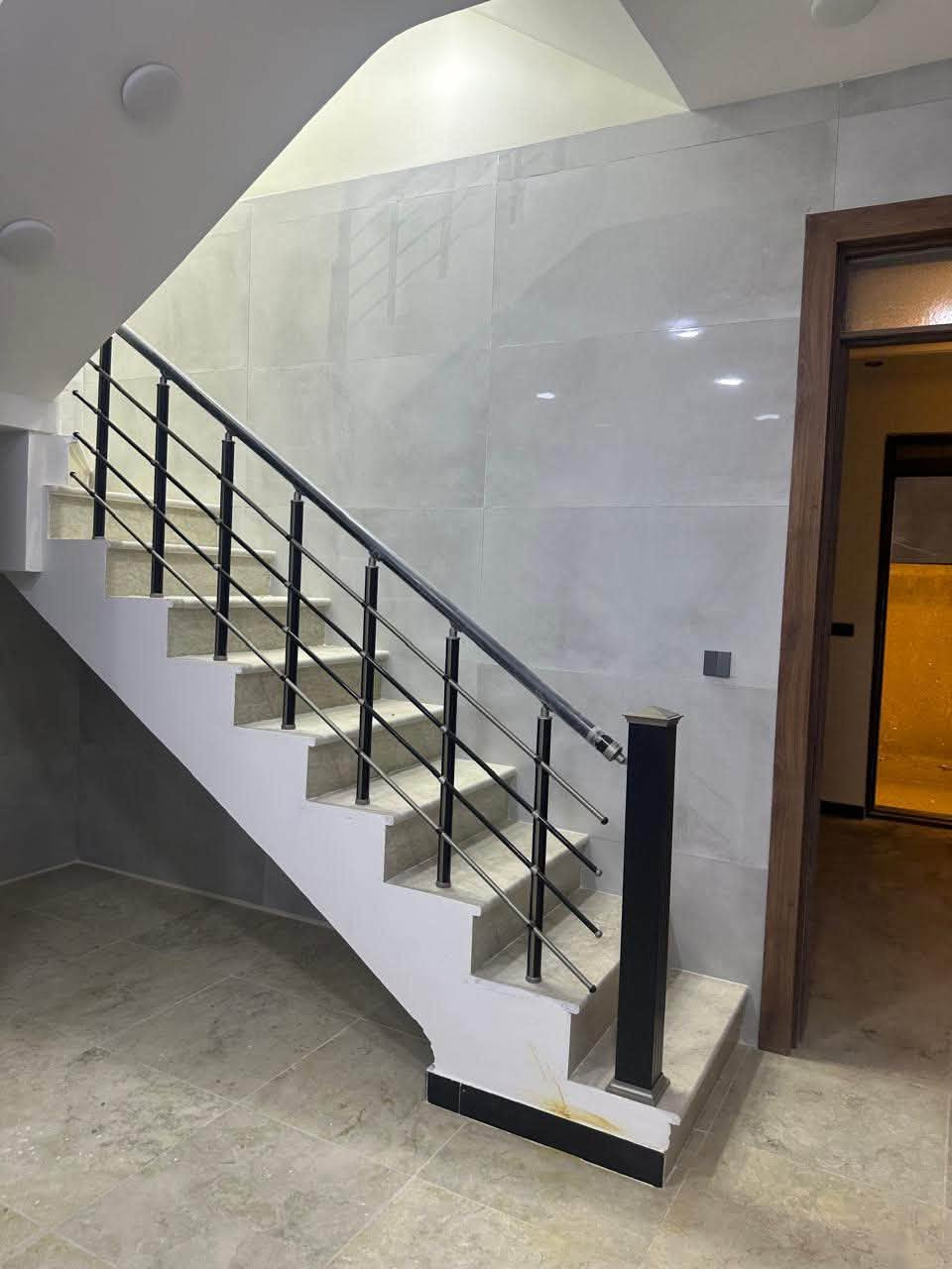 🏠 مشتمل حديث للبيع
📍 حي القاهرة / الضباط
مقابل مول القاهرة – الفرع الثاني

📐 المساحة: 44.5 م²
↔️ الواجهة: 5 م
🏗️ بناء حديث (2026)

🔹 غرفتا نوم
🔹 صالة
🔹 مطبخ
🔹 حمام

📞 ***********
📩 مراسلة الصفحة متاحة

✨ فرصة مناسبة للسكن وبسعر منافس.
