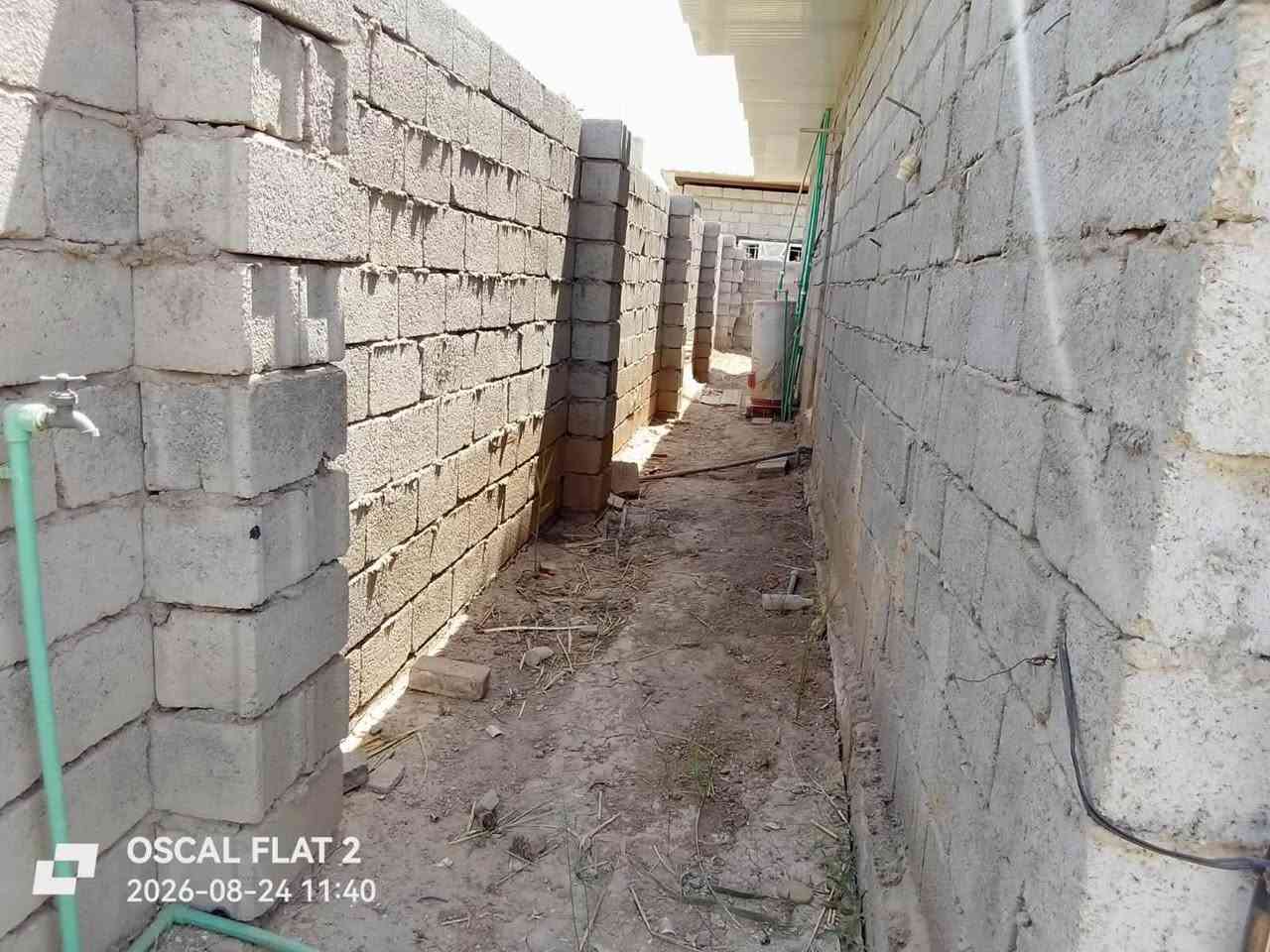 السلام عليكم اخوان بيت للبيع
مساحت البيت 315 واجهة 15 نزال 21 

سند البيت زراعي. قرار 117 

البيت يتكون من هول وصالة مطبخ 

غرفتين نوم حمام داخلي اومغاسل خارجي 

منور. داير البيت  كامل 

وطرمة وحديقة 

البيت ملبوخ من جوة  بس السكف ماله سندويج 

بس جديد   

الخدمات كامله كهرباء سحب 

ماء  كاملة 

موقع البيت خلف  محطة الوقود

 شارع سحر المهندسة

 

 السعر( 48) اوبيه مجال بسيط 

هذا رقمي ***********
