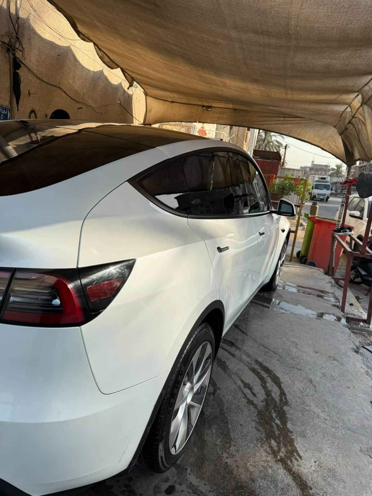 سلام عليكم تسلا مودل Y دبل ماطور موديل 2023
سعر 195 السيارة للبيع او مراوس بكامري او كراون 2022 او 2023

نص مكتوب في الصور:
- BIDCARS
- BIDCAR