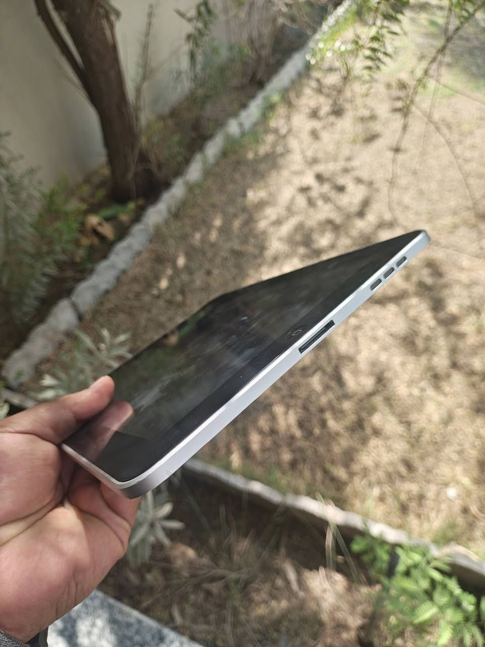 ايباد ون • اول اصدار • مكفول