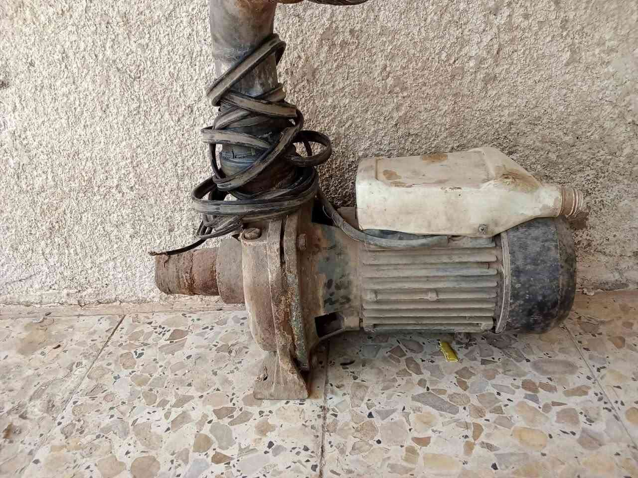 السلام عليكم 
ماطور هندي شغال 4*4 بدون صوندة السعر 200 بي مجال 
وماطور كهربائي 2*2 انج ملفوف وشغال ايضآ بدون صوندة السعر 100 وبي مجال العنوان المحموديه ***********@
