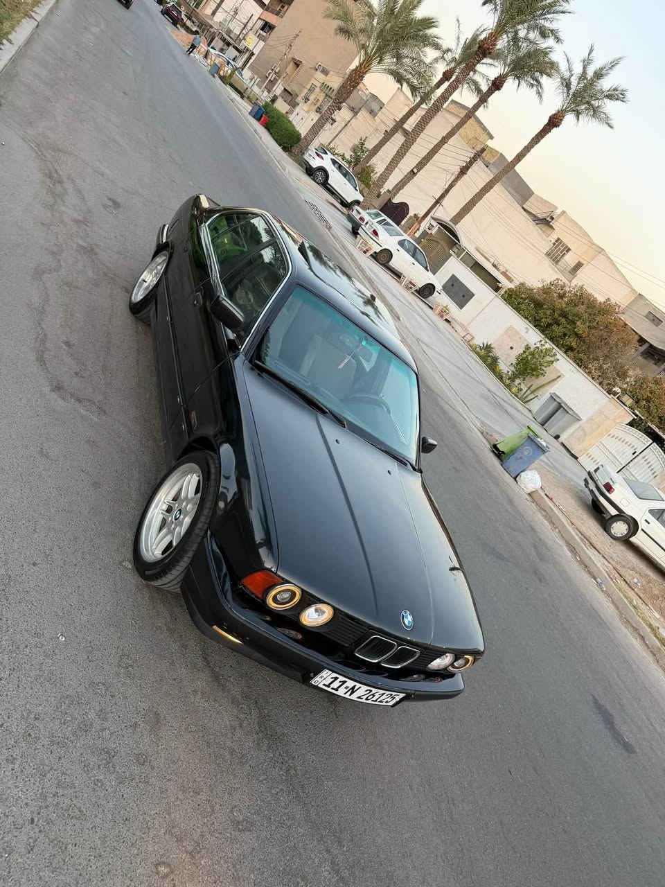 بي ام دبليو
موديل 1991 
للبيع 535 
عليها مكينه وكير صقر دبل فانوص مسكر 
السياره فول 
جاهزه اي نقص مابيها 
ويل جديد وتخم تاير جديد 
منضومة تبريد جديده 
السعر 64 وبيها مجال بصيط 
عنون السياره بغداد السيدية 
***********
