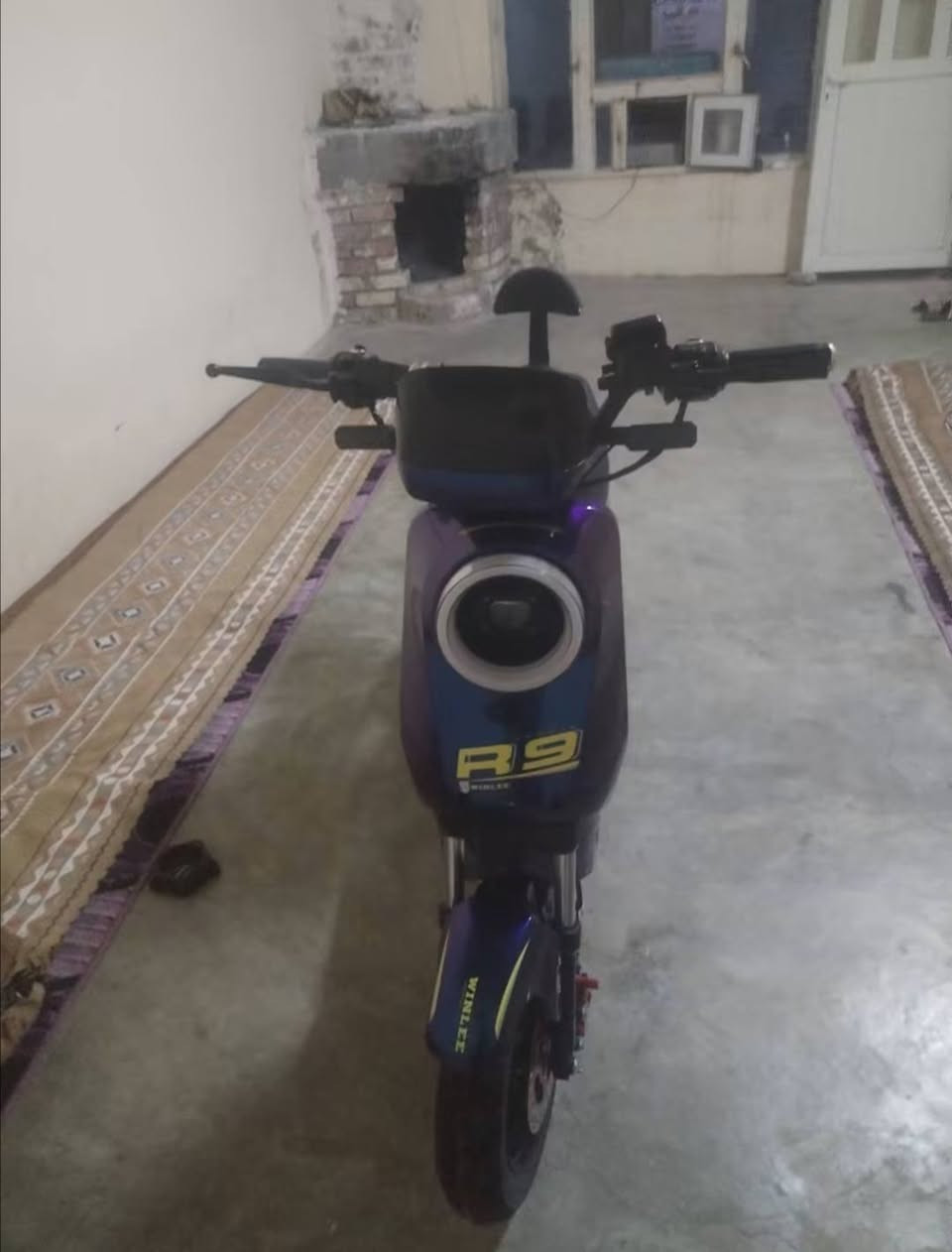 السلام عليكم دراجه R9للبيع
فوال مواصفات موديل 26 
الدراجه صار اقل من شهر من اخذته بل لايلون 
ودراجه ما متعوبه عيبه بس تريد عنبار للبيرك الكدام 
بس هاذه عيبه السعر 450وبيه مجال 
اتصل عله هاذه الرقم او خاص 
***********
