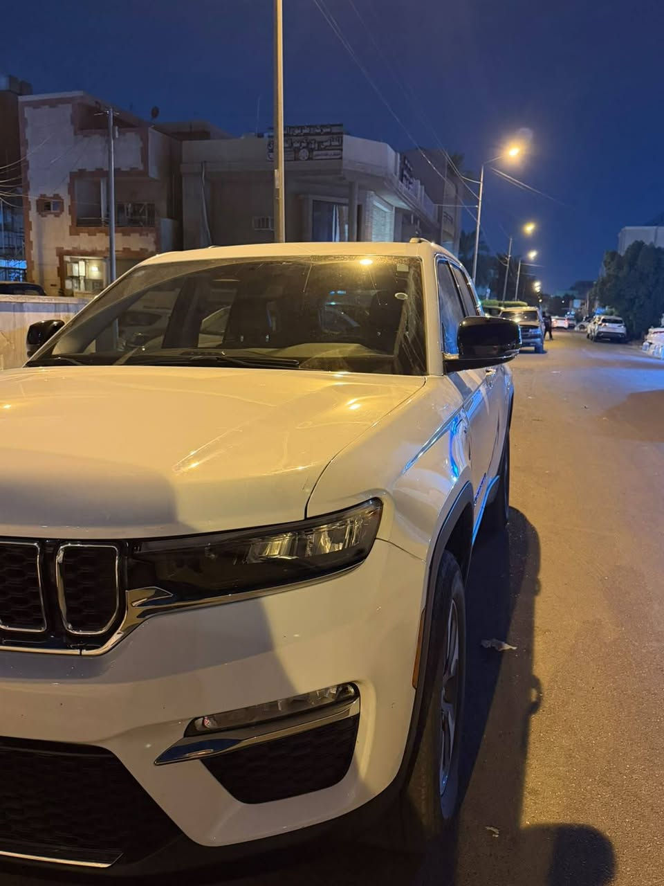 Jeep 2023 hybrid
ماشيه ٢٥ الف مايل 
جاملغ سرقه جهه السايق 
بدون ايرباك بدون لغد او شاصي 
٣ شاشات
كشنات جلد ميموري كهرباء 
صندوك كهرباء شفط
بغداد باسمي 
داخل اسود المرغوب 
مابيها اي نقص
للاستفسار مراسله واتساب او الاتصال على الرقم
***********
