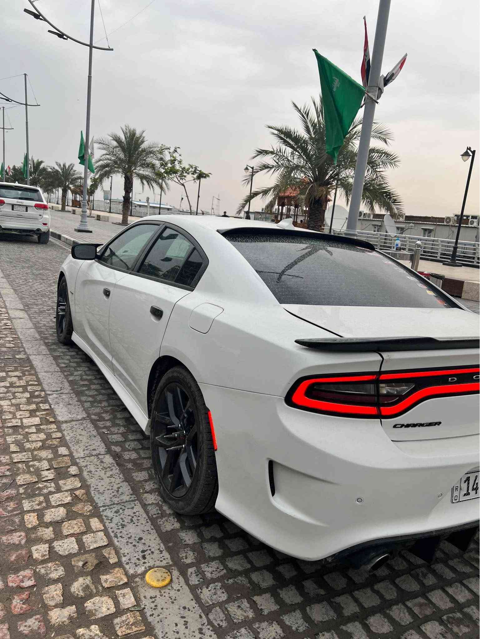 🚘 دوج تشارجر R/T 2017 Blacktop – 5.7 HEMI V8

للبيع Dodge Charger R/T 2017
🇨🇦 وارد كندي – Clean Title
🖤 لون أبيض ناصع 
🔥 محرك 5.7 HEMI V8
⚙️ السيارة ستوك بالكامل وبدون أي برمجة
📍 السيارة موجودة في البصرة

المواصفات:

• فتحة سقف
• شفتات ستيرن (Paddle Shifters)
• كرسي السائق كهربائي
• تدفئة كرسي السائق
• تشغيل عن بعد 
• مساج للسائق
• شاشة كبيرة مع Apple CarPlay
• مثبت سرعة
• نظام صوت alpine 
• كزوز دبات سوداء وارد كندا
• إشارة ترحيب Dodge
• ويل 20” GT
• تايرات جديدة
• تبريد ثلج ❄️
• محدثة بالكامل SRT من دعاميات ودوس
• دهن زيت جديد

حالة السيارة:

السيارة باسمي، رقم بصرة، والهزة تخلص بشهر العاشر.
تحويل ثاني يوم.

⚠️ ملاحظة :
الباب الخلفي جهة السائق بيه صبغ تقريبًا 4 أصابع.

السيارة استخدام شخصي ومواصفاتها مرتبة.

📍 المكان: البصرة
*********** البصرة, العراق
