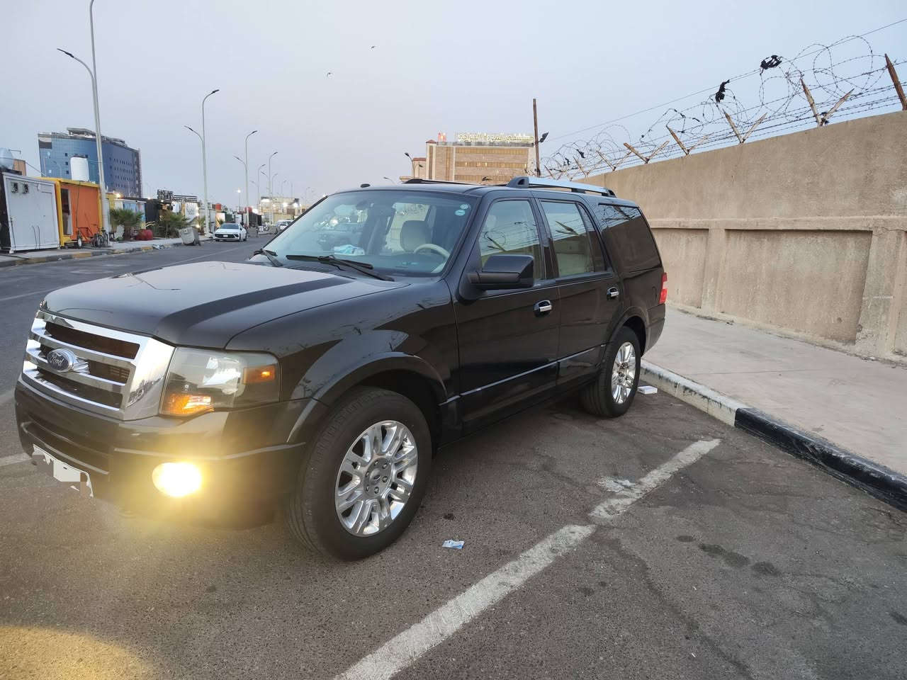 Ford Expdition Limited فورد اكسبيدشين فول
﷽

Ford Expdition Limited 

وارد خليجي شركة نيفا مكفولة كفالة عامة حتى الدعاميات، بيها بس مكان بارد كلش بسيط

موديل:2014

مكينة: V8 5.4L 

ماشية: 97 الف حقيقي

المواصفات 
:- سلايد 
:- كشنات جلد حاليا بيها تلبيس أصلي مال اكسبيدشين 
:- دوسات كهرباء 
:- فور ويل 4×4
:- 7 راكب  
:- كاميرا 
:- صندوق كهرباء 
:- كشنات كهرباء + خزن
:-كشنات الخليفة كهربائية + مري
:- كشنات تدفئة + تبريد 
:- رمز باب
:- 3 قطع تبريد مركزي
:- تحديد سرعة 
وبعد المواصفات المعروفة 

السيارة جاهزة بدون اي نقص
كير ومحرك السيارة جديدة تخم تاير جديد 

شرط التحويل 
مكان السيارة :- البصرة رقمها سليمانية وصاحبها بل بصرة بشرط التحويل مباشر

السعر / 18,700 يعني 187ورقة
 
للتواصل على هذا الرقم ***********
