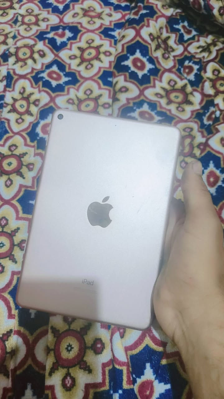 ايباد مني فايف الجيل الخامس شغال   بي بس الخطوط لي موضحه بل شاشه  المس شغال  واي كسر مابي الشحن  مايصرف احسن من جهازي  والله 
 وياه كفر وردي 
وشاحنه الاصليه 
السعر 125  الف
العنوان قضاء الاصلاح توصيل ماعندي 
‏‪***********‬‏
