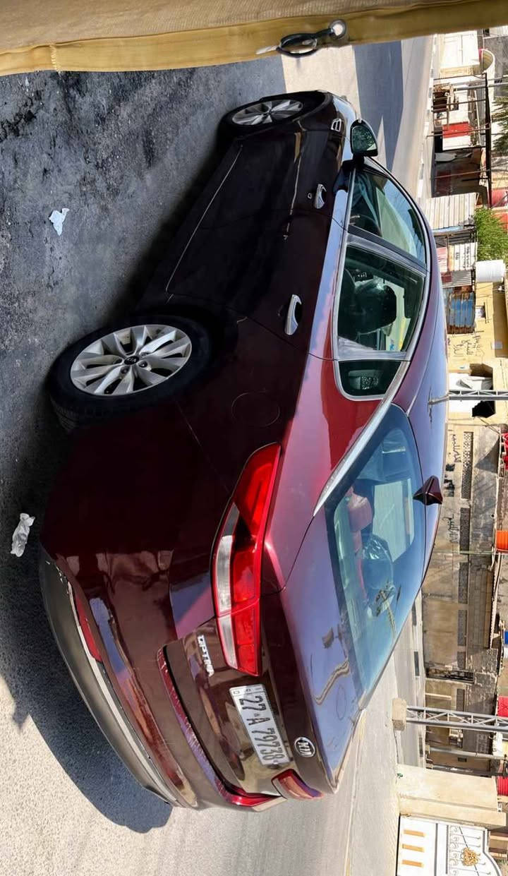 اوبتيما 2017 وارد امريكي 
محرك 2400 GDI  يعمل على البانزين العادي بشكل طبيعي وبدون تنقيص دهن نهائيأ
لون ماروني. 
ماشيه 95000 قابلة للزيادة 
تحكم استيرن. 
رقم السياره ذي قار حره باسمي. تحويل ثاني يوم 
مكان السياره البصره 
مدوشمه داخل جلد. ولارضيه مدوشمه جلد.  
الكير والمحرك كفالة براد الكير هوائي وليس مائي. 
الحداديه قبل اسبوع مسويله صيانه خلفي وامامي اي نقص مابيه 
باتري جديد 
تايرات جديده. 
حادث السياره بنيد  ومبدل نفس اللون والمدكر الامامي مصبوغ جمالية. السياره بلواقع احلة من الصور. 
سعر السياره 125 ورقه بيه مجال بسيط  
رقمي *********** الشراي يتصل لن ماتواجد عل برنامج.  
واسف على لاطاله البصرة, العراق
