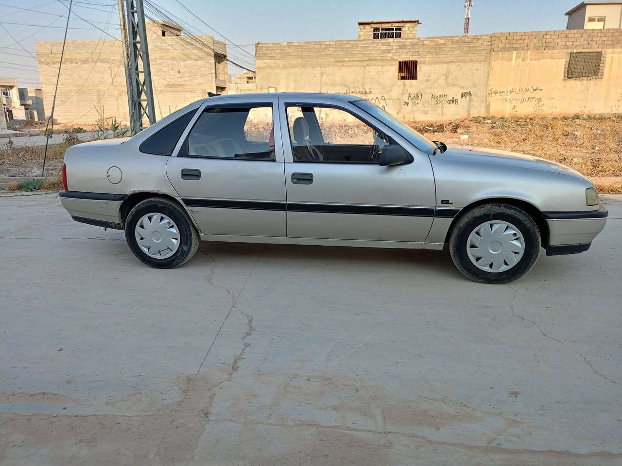 فكتر موديل 1991 حجم 16  بدون حدث بدون صبغ فقط الدوار مصطلحات الشرعي اني وشرط التحولي كربون مستر سياره كمله ميعوزه برقي  السعر 41 واي ستفسار ***********
