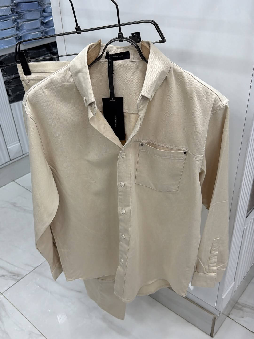 ⁨	علق بـ تم لمعرفة السعر 🤎👋🏼
سوت صيفي بــ 3 الوان 
القياسات m L xl xxl 3xl
طول البنطرون من ١٠٠⁩⁩

نص مكتوب في الصور:
- هوة هذا الصح