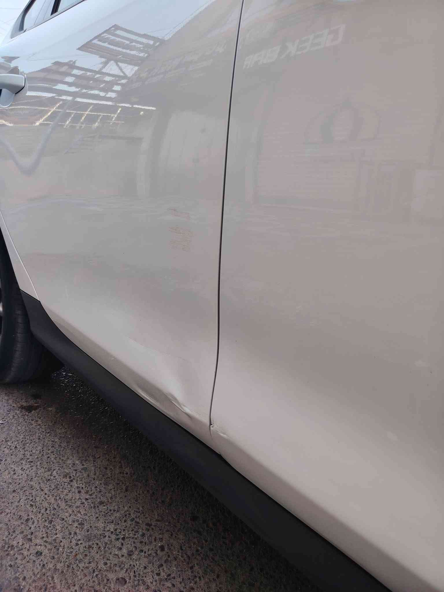 السلام عليكم
كن بلاص ٢٠٢٥ 
ماشية 
HEV 20000
EV 17000
بدون صبغ بيها بارد بالجاملغ الخلفي الايسر وبيها خدوش موضحة بالسونار ترايها زيرو داخل زيتوني جاهزة بدون نقص
السعر ١٩ مليون مكانها الكريعات شارع المعارض 
رقم الهاتف ***********
