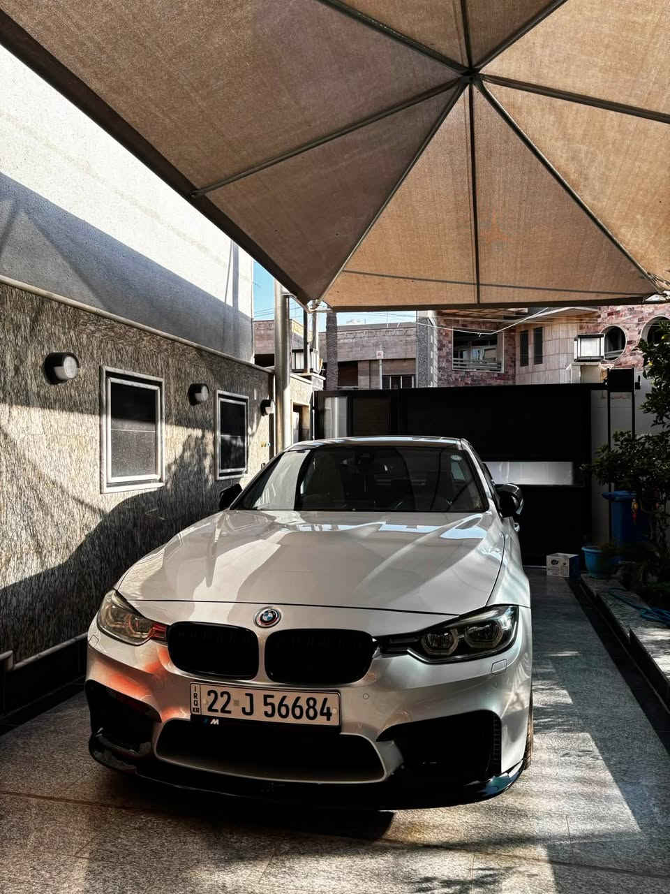 🔥 للبيع | BMW F30 328i LCI 2018 🔥

أخوان السيارة احلى واقوى F30 بل عراق من زاخو للفاو

بشرط من تجي وتشوفها شخط ما بيها 

السياره body kit m3 أصلي كامل + فول هوائيات

المواصفات:

 ● موديل: 2018 LCI
 ● وارد: أمريكي
 ● العداد: 120,000 كم
 ● فل مواصفات

المميزات:
✅ فتحة سقف
✅ شاشة كبيرة (Navigation)
✅ Head-Up Display
✅ Harman Kardon Sound System
✅ كاميرا خلفية
✅ حساسات أمامية وخلفية
✅ دخول وتشغيل بدون مفتاح (Comfort Access)
✅ مثبت سرعة
✅ إضاءة LED LCI
✅ داخلية جلد كهربائية مع ميموري

التعديلات:
✅ Stage 2
✅ Intake
✅ Downpipe
✅ Full Exhaust (تفريغ)
✅ ECU Tune

معلومات السيارة:

 ● وارد أمريكي.
 ● الحادث جاملغ وحافة بنيد فقط.
 ● بدون أي ضرب بالدواخل.
 ● صبغ قطع التحديث وشبر بل باب ع مود تصير نصبه مرتبه

السيارة جداً نظيفة، أداءها قوي وسحبها ممتاز، جاهزة للاستخدام ولا تحتاج أي مصروف.

📞 للاستفسار ***********
السعر  على تزويد السياره ونضافتها ببلاش 
178 بيها مجال
