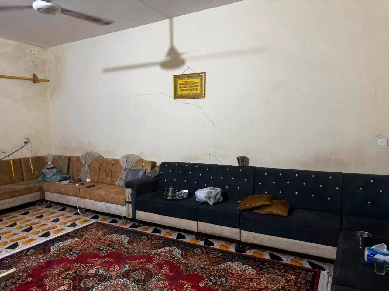 ياالله
السلام عليكم

يعلن مكتب الخبير للعقارات

وجود دار زراعي للبيع مساحه 200م

الموقع //حي المرتضى يبعد عن الشارع العام 100م

مكوناته //استقبال ومطبخ وصاله وغرفه نوم ومجمع صحيات داخليه وخارجيه وحديقه وكراج سياره

السعرررر //79مليون بي مجال بصيط

للاستفسار مراجعة المكتب مقابل مركز الشباب الدوب

للاستفسار الاتصال ***********
