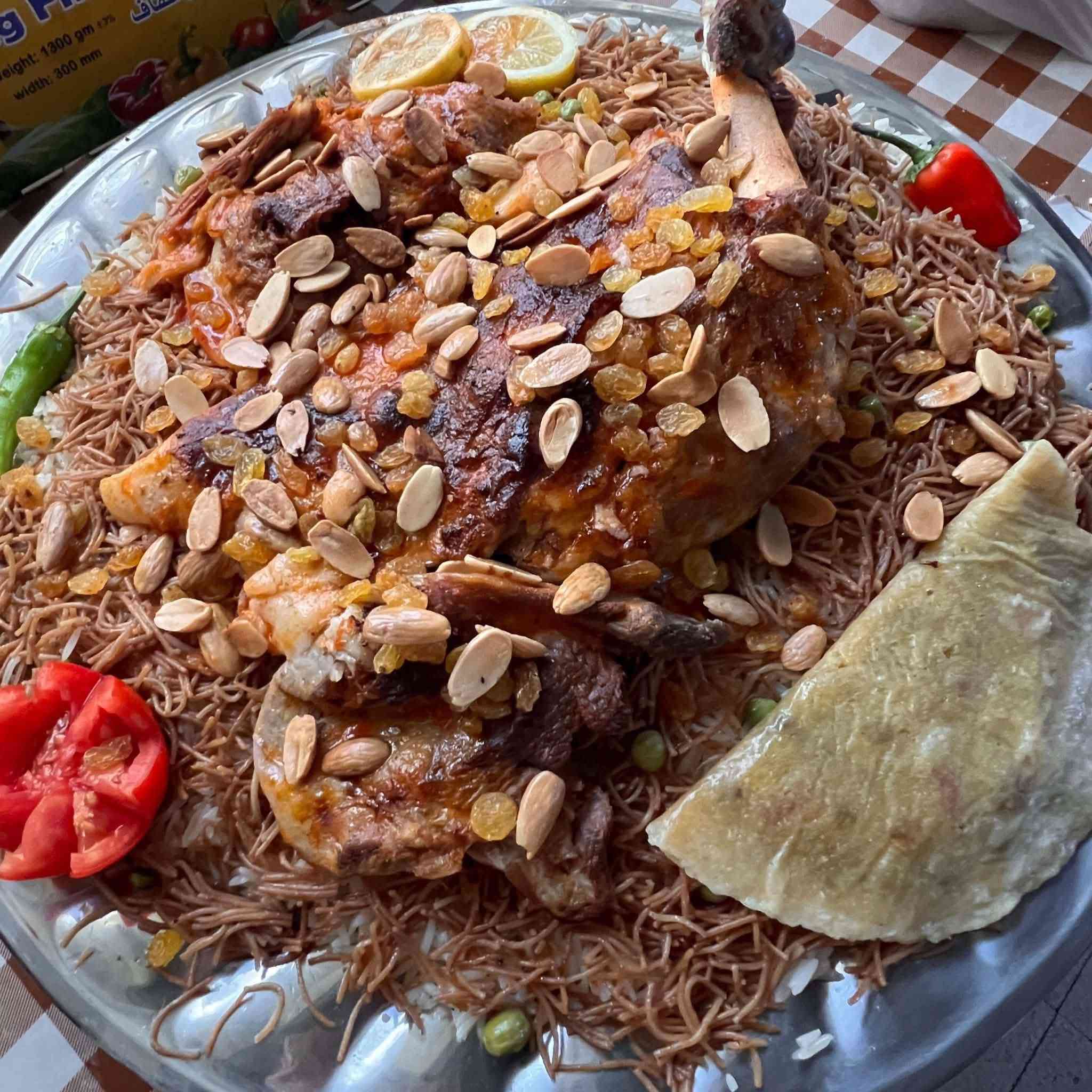 مطعم قوزي الشيف صميم يقدم لكم مناسف القوزي والدجاج للاتصال عالارقم*********** متوفر خدمة التوصيل
