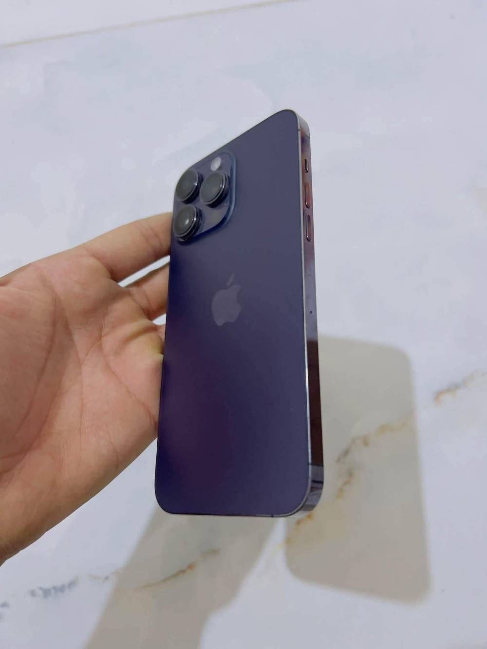 آيفون 14 برو ماكس • بطارية ٨٥٪ • كارتون وشاحن