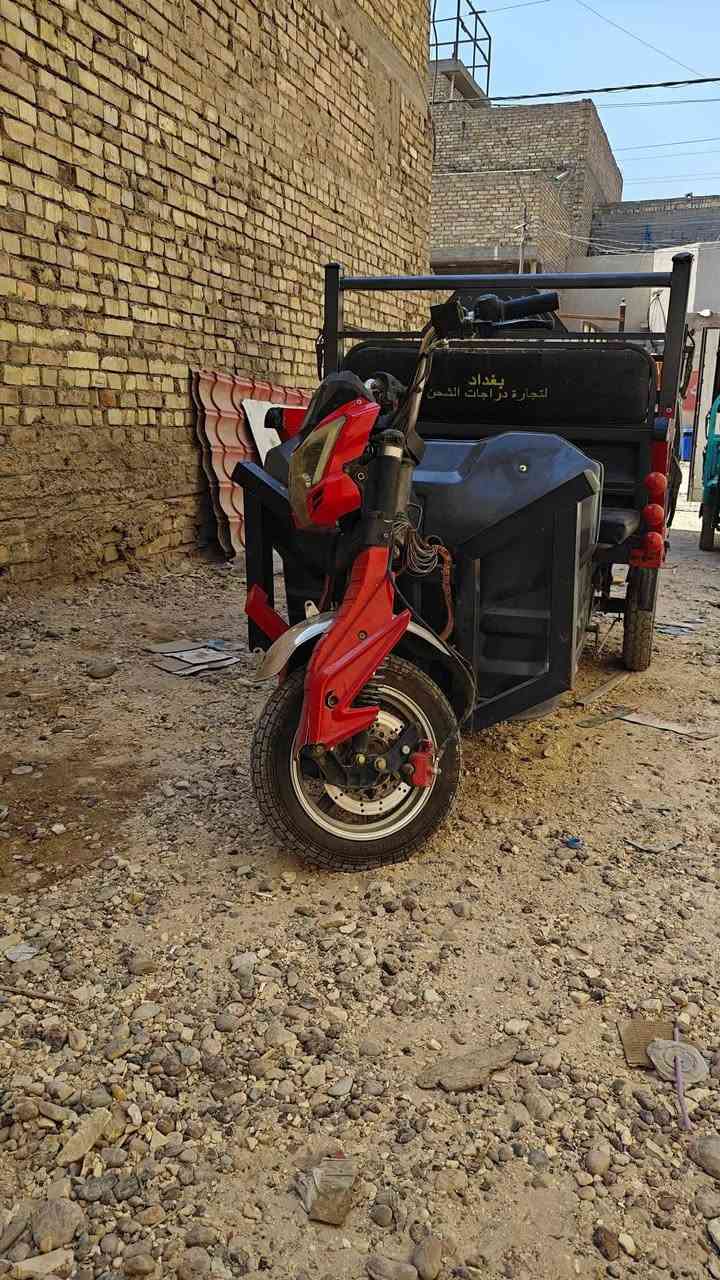 السلام عليكم شباب ستوته شحن للبيع موديل 25 بطاريات 5 جدد قبل اسبوعين مبدلهن بريك هودروليك امامي و رجل خلفي الستوته نضيفه كلش سعرها مليون و بيها مجال قليل مكاني مدينة الصدر ***********
