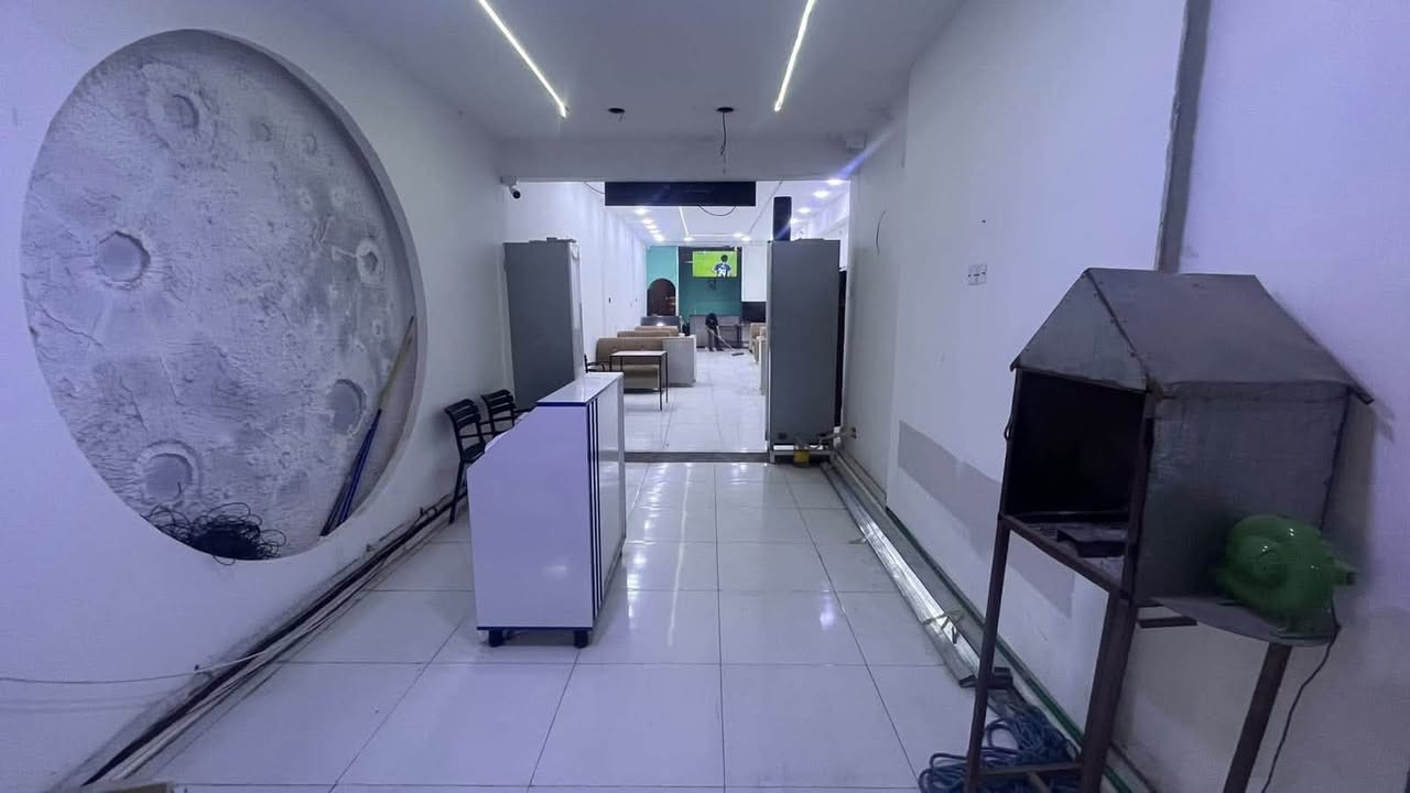 للبيع غراض كوفي شلع كوفي كامل وجاهز للبيع شلع
1.مولدة كيا 120 امبير شرط الفحص( مليونين)
2.اربع سبالت عمودي ابو 3 طن (الواحد ب800 الف)
3.بلازمات عدد 3 +اشتراك رابعه(ال55 ع 300 الف وال65 ع 400 الف شرط بعدهن بلزكاتهن) 
4.اراكيل وبكارات الجراخ ابو الباركود عدد 40(شلع ع 15 الف قفل)
5.ميزين بليارد واحد سوبر ماستر وثاني يلين(قفل اثنينهن بمليون ونص)
6.سستم كاميرات كامل عدد 4كاميرات(ب100 الف)
7.ميز كاشير(150) 
8.براد عارضه(175)
9.تخم جلسات 6 كروبات (500 الف شلع)
وبعد غراض هواي 
***********
