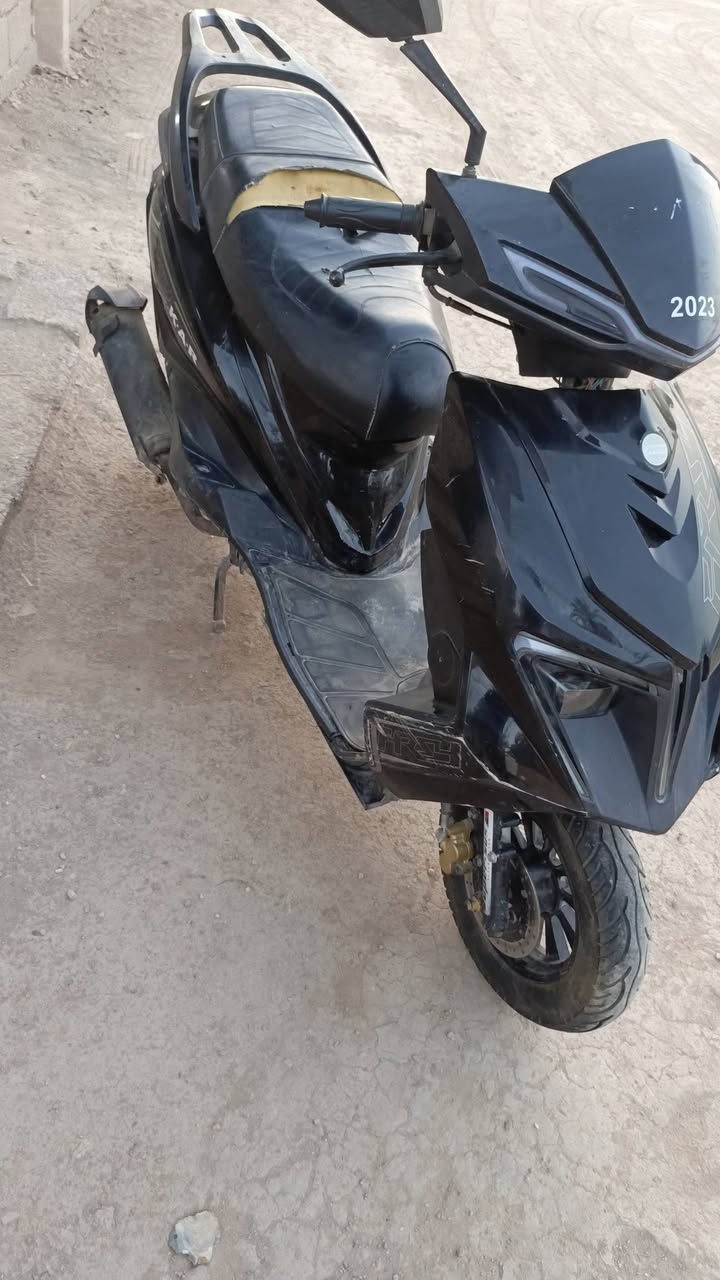سلام عليكم
دراجه سكنس صيني موديل 2023اول تجفيته. كهربائيات كلها شغاله الدراجه نكرة سلف بدون هندر  باتري جديد كفرات نضيفه مثل الصوره واحلا لايتات لد عالي وناصي وسكن كله شغال ولادخان ولا خربطه بيه بس الكابريتر عاطل صار يوم من وكف سعره 350وبيه مجال للشراي يدلل مكاني الناصريه الشطره متوفر خاص واتساب ***********
