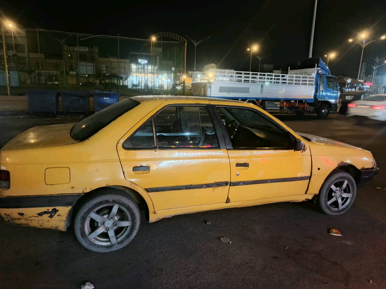 سياره بيجو روى موديل ٢٠٠٩ السنويه بعدهي ماساقطه 
محوره اوتوماتيك مكينه ونجي 
راعيها موجود بالبصره 
غرامات مصفره 
شط العرب / نهر حسن 
***********
***********
١٥ ورقه وبيها مجال 
السياره تشتغل