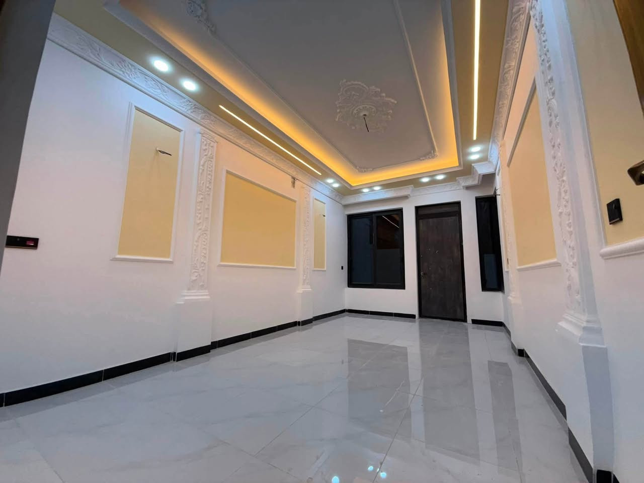 الدار للبيع 🏠
المساحة 100 م❤️
( مدخلين )البيت درجة أولى فول الفووول دزاين مودرن 🌸
العنوان الشعب شارع الاسواق المركزية التجار ❤️ موقع جيد 👌
يحتوي الطابق الارضي على كراج صغير  واستقبال ومطبخ حار وبارد ومنور وخدمات ومكان غسالة معزول وغرفة نوم 
ويحتوي الطابق الثاني على غرفتين نوم وخدمات وبيتونة وسطحين
للاستفسار اكثر يرجى الاتصال على الرقم التالي (متواجد هذا الرقم على الواتس اب والفايبر والماسنجر ***********
