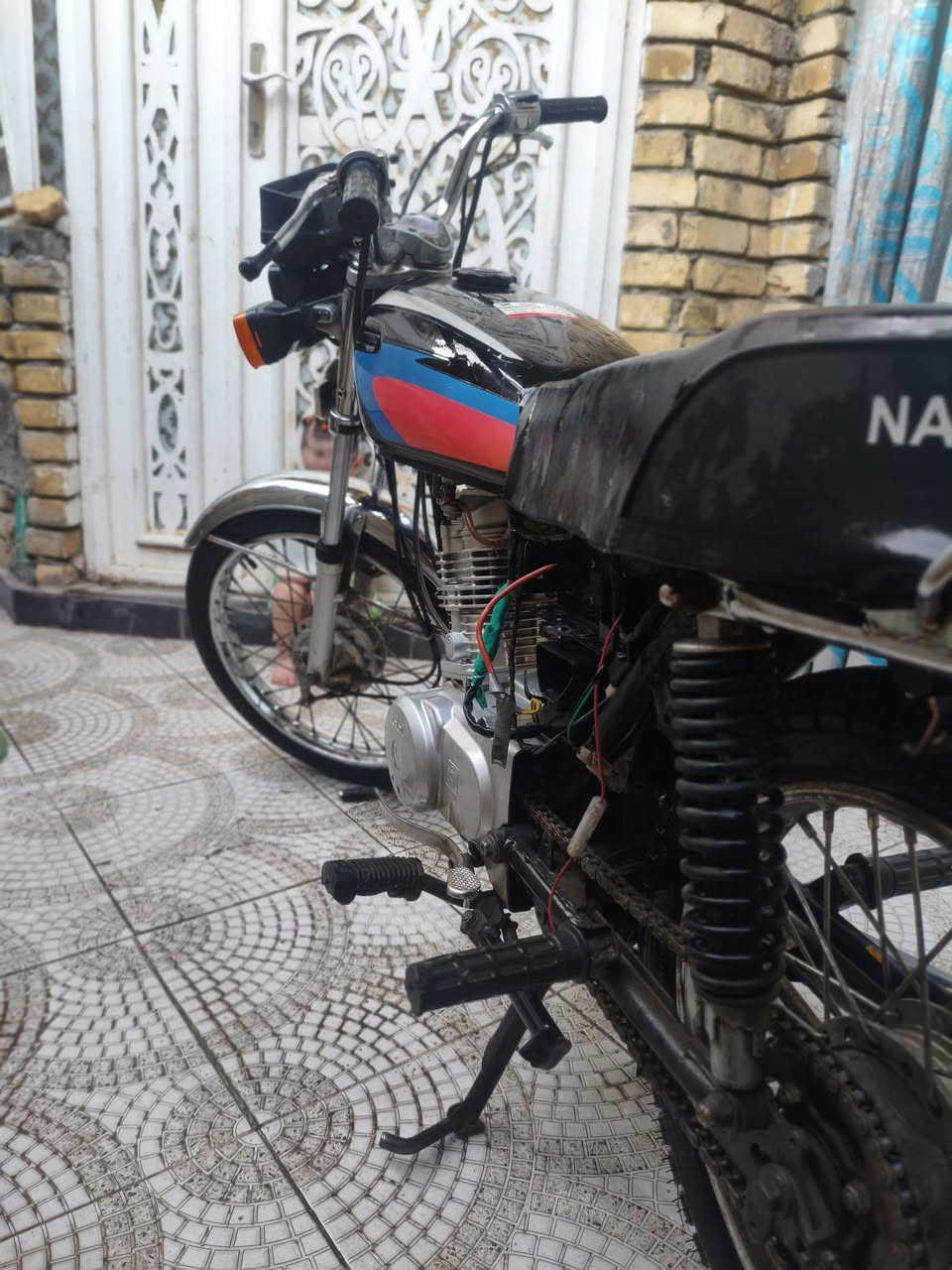 سلام عليكم نامه 25انه معمرها بيدي دراجه غراضها كلها جدد بس عوزها ترتيب كهربائيات لان ماكو مصلح برأسه خير يسويهن وعوزها شويه غراض تجي شوفها بعينك دراجه كلك سعر525وبيها مجال ناصرية مركز ***********
