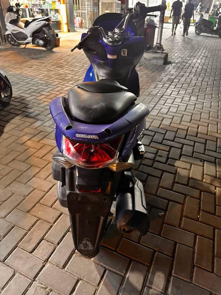 سلام عليكم دراجه PCX جيل اول للبيع مكفوله كفاله عامه / مكاني بغداد سعر خاصص📍الهاتف ‭***********‬
