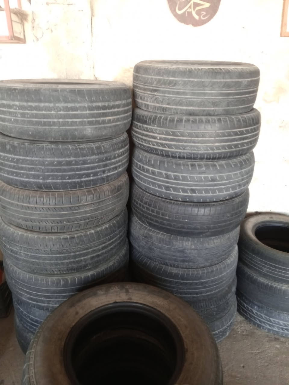 سلام عليكم  يوجد تايرات نواع حجم خمصطعش 35 ستعش نوعين اوك 35 / 40 /سبعطعش 45  خمصطعش 65/205‏‪/ ‏‪***********‬‏
