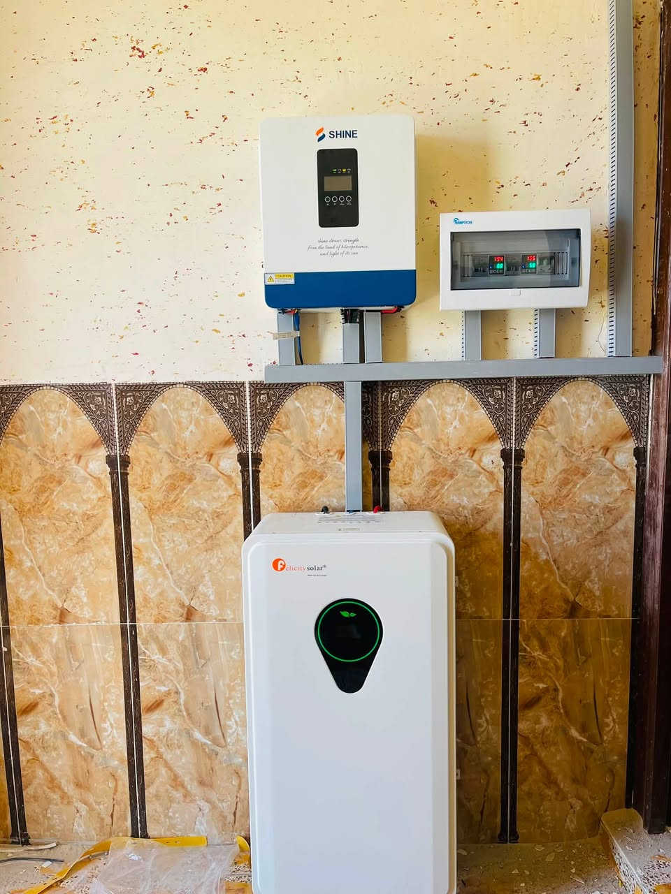 ☀️ تم بحمد الله تنصيب  اربع منظومات طاقة شمسية متكاملة بكفاءة عالية ⚡
🔹 قدرة التشغيل النهاري : 20 امبير   

🔹 قدرة التشغيل الليلي: 16  أمبير  

🔹 أداء مستقر وتوفير ممتاز في استهلاك الكهرباء  

🔹 تجهيز وتنفيذ وفق أفضل المعايير لضمان الاستمرارية والكفاءة

نسعى دائماً لتقديم حلول طاقة موثوقة واقتصادية تناسب احتياجات المنازل والمشاريع 🌱

للاستفسار والحجز يمكنكم التواصل معنا

هاني انور ***********

عبدالله موفق ***********
