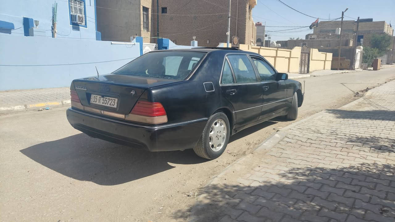 بيع او مراوس بأحدث
شبح باب طويله موديل 1993 محرك 320 خراطيم رقم انبار انكليزي 15 بأسمي تحويل ثاني يوم سنوية جديده ، لون أسود صبغ عام  السيارة جاهزة مال جناي  تراي وين مايعجبك..

حداديه امامي خلفي نظيفة ودبلات جدد 
عليها ادامه كامله  للمحرك والكير 
اكسل خفيف 3.27 و درايمات جدد 
دبل فيت بم ، فلاتر جديده  
دهن كير جديد 
دهن بريك جديد 
تخم تايرات نظيفه

كشنات جدد  جلد كهربائيات امامي خلفي
شاشة كاميرا أماميه خلفيه
فتحه شغاله
دبل جام 
سنتر لوك ريموت شغال
محرك وكير خير من الله
- التبريد بس نقص الكمبريسر لطش و تركته

سيارة جاهزه ...

رايدها ب58 وبيها مجال للجادين
عنواني / بالديوانية 
رقم موبايل *********** موجود واتس آب
