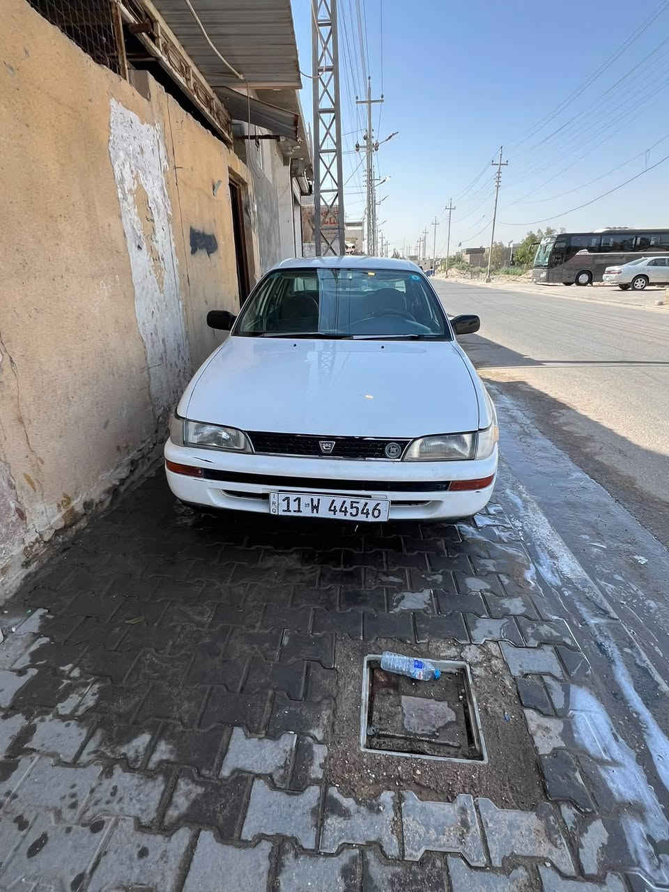 سلام عليكم 
￼ كورولا موديل 1992 
سنويه 2030 تحويل مباشر رقم بغداد 
مثلا ما موضحة بصور سياره بيه رشات مامصبوغ 
كير زين مكينه ناعمه فقط خيط تبخر من القبق 
حداد اماميه 60\100 خلفيه 80/100 
تبريد مابيه داخله حلو 
مكاني ابو الخصيب بهادريه 
السعر 45 
***********
