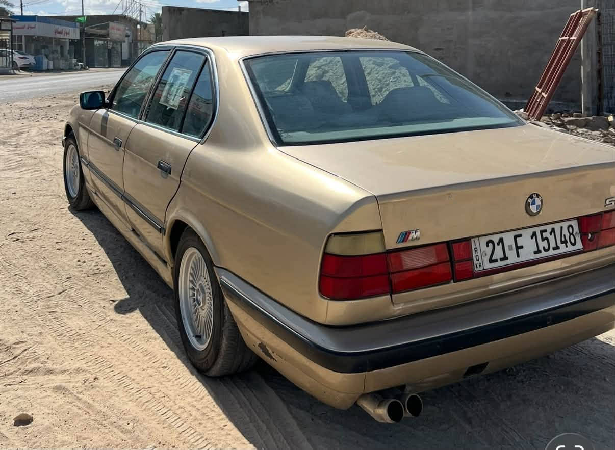 سلام عليكم بي ام 525مسكر للبيع بجم عريض تبريد شغال فتحه شغاله كهربائياتها كلها تشتغل  سنويه ل٢٩ الكير بي مشكله مترجع بك بس تنميراته طبيعيه سعرها ٤١ وبيها مجال مكانها نجف ***********
