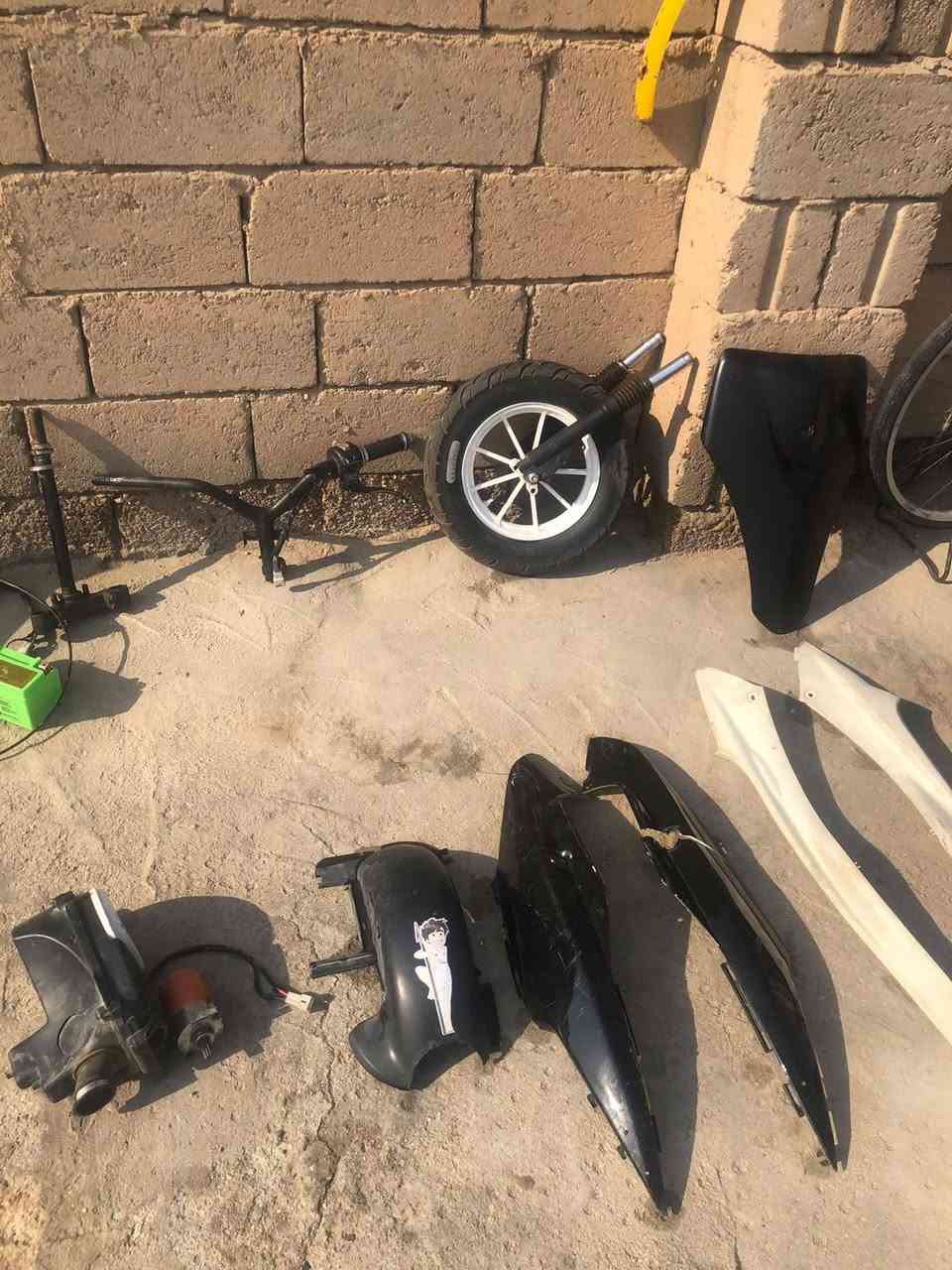 سلام عليكم غراض ماكس عدله للبيع كلهن جديدات الدراجه مساع فصختها وياله ثنين نجوميات هنه وتوايرهن بعدهن باكيت صالنيه FM عقل مجمع شغال وسلفين واحد رياضي واحس عادي وكفرات كامله ولايت بومه ومكينه مفتوحه بس بستم وشاصي وركبه ودبل امامي وخلفي كابريتر الاصلي وجديد كلمن وسعره غراض كامله للاستفسار *********** اتصال واتساب المو شراي لا يدخل ولا يضل يكاسر بسعر السعر ثابت
