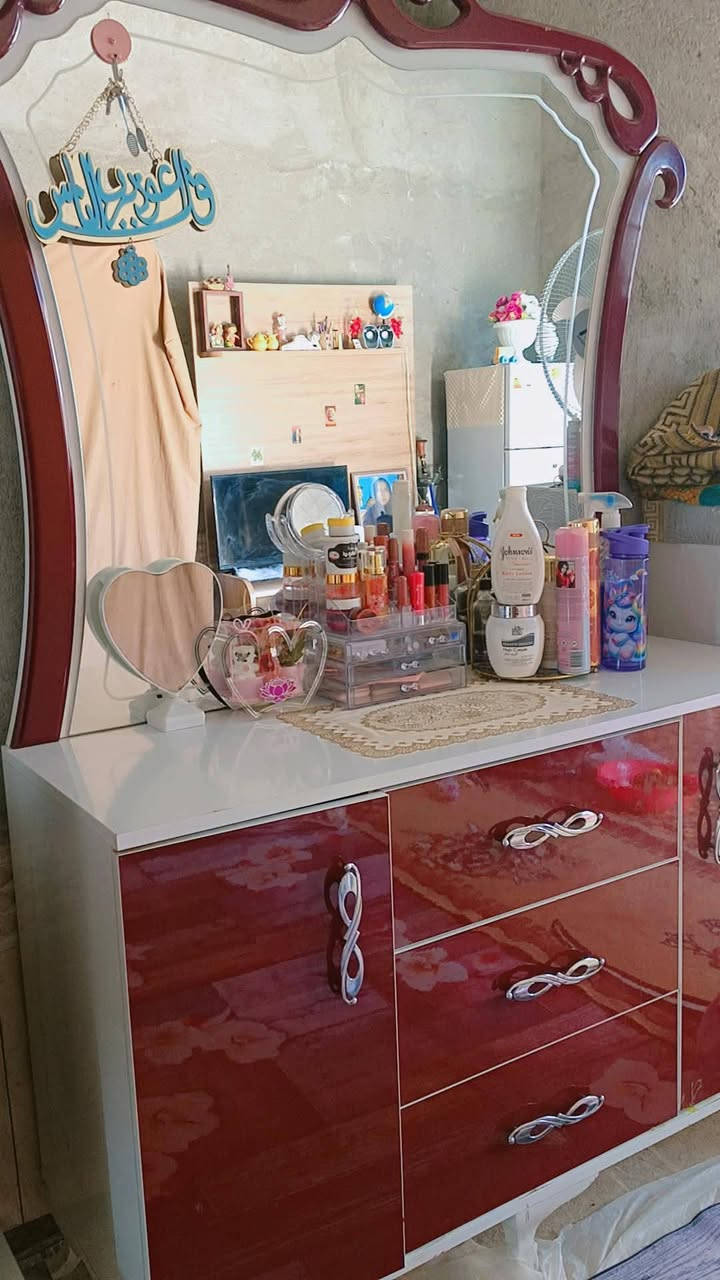 غرفه للبيع بدون جربايه
كنتور
ميز مرايه
 زاويه
ميز بلازمه
ب300
رقمي ***********
