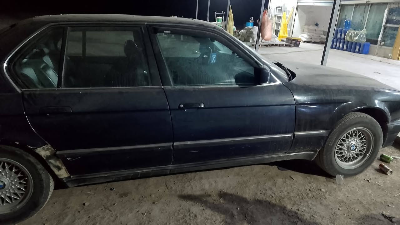 👋🏻👋🏻السلام عليكم 👋🏻👋🏻
سيارة ،BMW 735i موديل 1991
مكينه 3500 گير ومكينه كفاله
لون ازرق غير محدد
 غرفه جديده مخمل مطعم جلداسود 
صدر جديد 
طخم تاير جديد
 باتري جديد 
تبريد شغال 
سياره جاهزه من كلشي 
رقم بغداد مشروع وطني 
سنويه 2026 
للاستفسار الاتصال على الرقم التالي 
***********/***********
