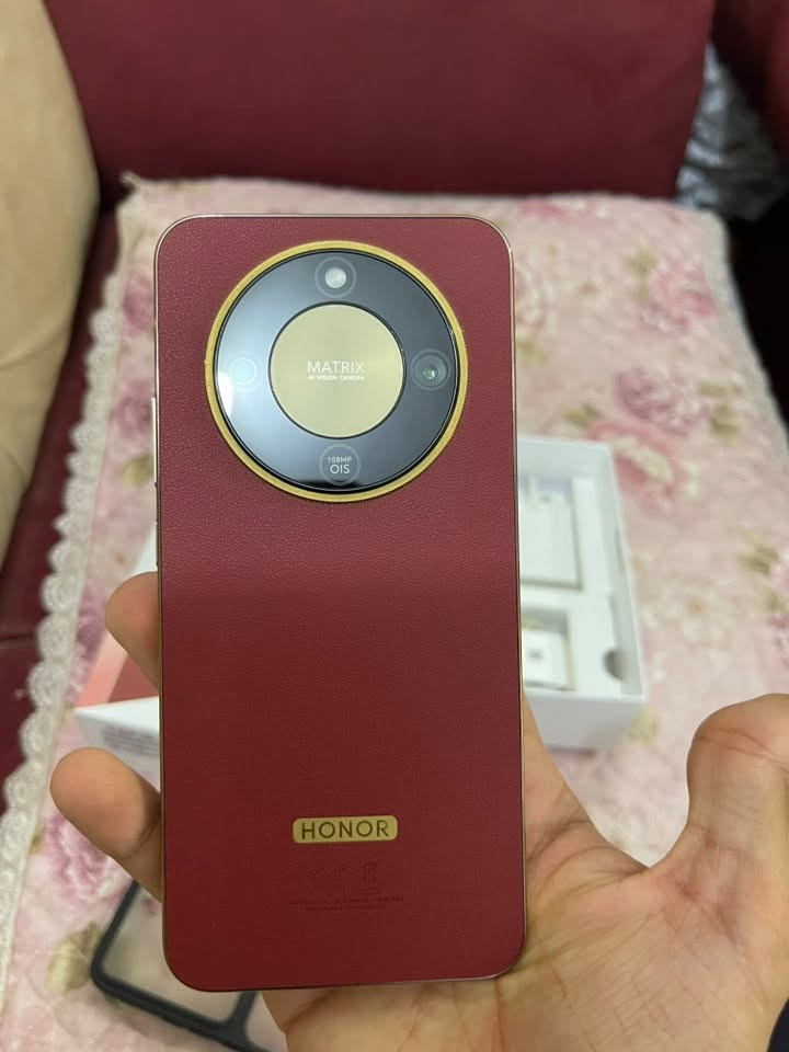 السلام عليكم هونر x9dالذاكره 256عشوائيه 12معروف بمواصفاته مستخدم ٩ايام فقط السعر ٤٢٠ بي مجال بسيط مكان نجف للاستفسار***********
