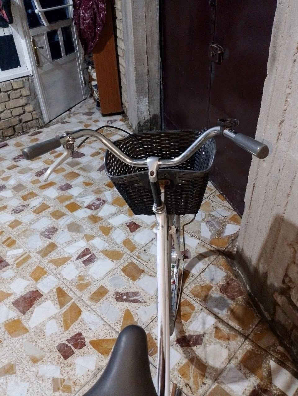 سلام عليكم 
بايسكل بناتي للبيع حجم 27 نضيف اي عطل مابي سعر 65 وبي مجال 
الكان بغداد منطقه العبيدي
هذه الرقم *********** راسلني واتساب
