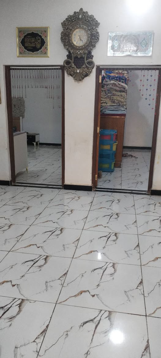 السلام عليكم بيت للبيع المساحه 200 متر بناء جديد منطقة الجربوعيه الاولى قرب حسينية سيد ستار غرفتين كبار وبراني البيت زراعي فقط مكاتبه السعر (32)وبي مجال الاتصال على هذا الرقم/***********📞
