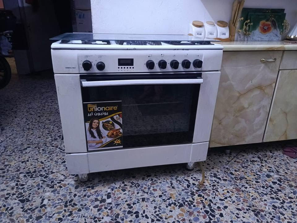 طباخ خمس عيون سعر 110وبي مجال        +. 964 770 784 6160
