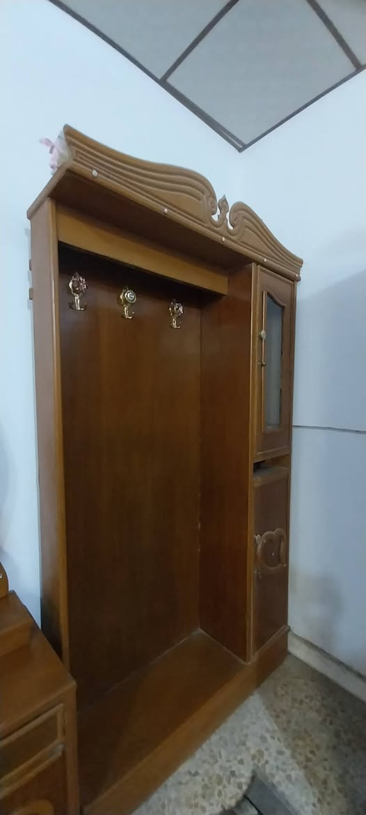 غرفه للبيع كامله 5 بيبان
نظيفه  سعره 450 مع المجال الموقع حي الوفاء قرب محطه البانزين للأستفسار مراسلة الصفحة أو الاتصال على الرقم
***********
