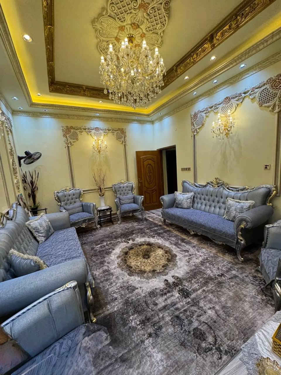بيت للبيع 200 متر في منطقة ياسين خريبط الزون الثالث طابقين السعر 450 وبيه مجال بسيط للاستفسار *********** او مراجعه مكتبنا عقارات البزوني الكائن في منطقه ياسين خريبط قرب سنتر دار السلام مقابيل الحديقه

