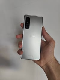 Sony 5 mark3  دۆکۆمۆنـــیـــە %٩٧خاوین بێ عەیب  تەنها شاشەی تەبعی هەیە...