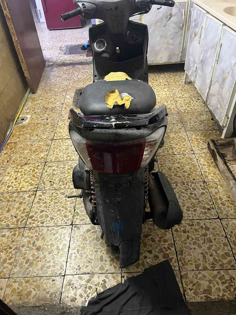 سكنس فحل كابريتر كوم حديد جانت تشتغل بس تركتها ٣٥٠ و بيها مجال  مكاني الاعظميه
***********
