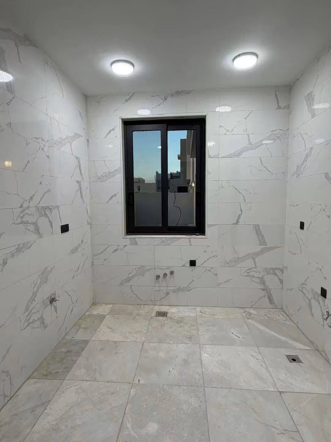 عقارات أراضي بابل
#للأيجار

🏠 / دار للأيجار مساحه ٤٠٠ م طابو صرف 

              واجهه ٢٠ م / نزال ٢٠ م 

🧱 بناء حديث درجه أولى 
 مجمع سكني متكامل الخدمات
مسبح حدينظام حماية وأمن على مدار الساعة
جيم مجهز بأحدث الأجهزة
ملعب خماسي لكرة القدم
أسواق ومراكز تسوق متنوعة
 حدائق ومناطق ترفيهية للعائلة والأطفال

الطابق الاول / مطبخ . أستقبال . هول . غرفتين . مجمع صحيات . كراج . حديقه أماميه وجانبيه

الطابق الثاني / غرفتين . هول . مجمع صحيات 

🌍 الموقع / دور القضاة بداية شارع ٨٠ ( جوهرة الفرات السكني )

للأستفسار اكثر مراجعه مكتب 
عقارات أراضي بابل الخضراء للمقاولات العامه والتصاميم الهندسية 
شارع ٦٠ .. عمود ٣٠٠ .. مقابل أستدارة علي بقلي 
الشيخ حازم 
وسام محمد 
أبو حيدر / ***********
